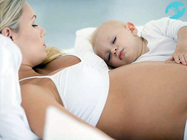 Почему нельзя забеременеть во время грудного вскармливания сразу после родов, так как вырабатывается пролактин и он блокирует овуляцию.