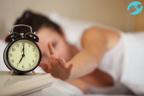 Базальную температуру измеряют по утрам после сна в кровати, градусником который подготовила перед сном